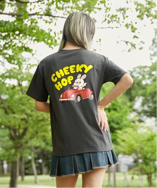 GORGE(ゴージ)の「《うさぎキャラ×バックプリント》Tシャツ/ストリート×カジュアル/春夏/全3色(Tシャツ/カットソー・レディース・ブラック/オフホワイト/チャコール・F)」の8枚目の写真