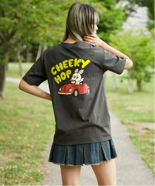 GORGE(ゴージ)の「《うさぎキャラ×バックプリント》Tシャツ/ストリート×カジュアル/春夏/全3色(Tシャツ/カットソー・レディース・ブラック/オフホワイト/チャコール・F)」の9枚目の写真