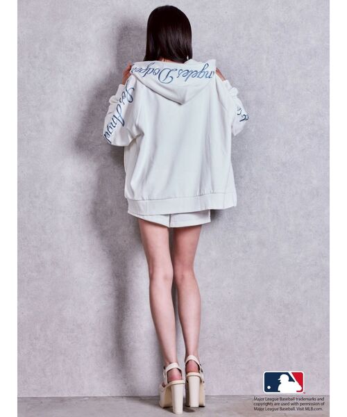 MLB（メジャーリーグベースボール）の「GYDA［MLB］bijou logo BIGパーカー【セットアップ着用可能】（パーカー・レディース・オフホワイト/ブラック/グレー・FREE）」の5枚目の写真