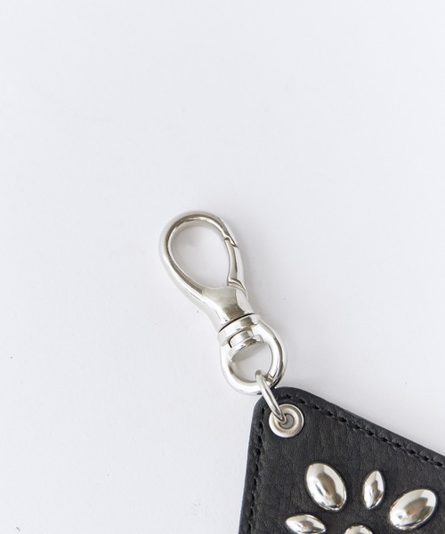 schott(ショット)の「Schott/ショット SPURK STUDS KEY HOLDER スパーク スタッズ キーホルダー 花火 フラワーモチーフ レザー 本革 牛革 メンズ 2026年 夏 夏服(キーホルダー・メンズ・ブラック・FREE)」の2枚目の写真