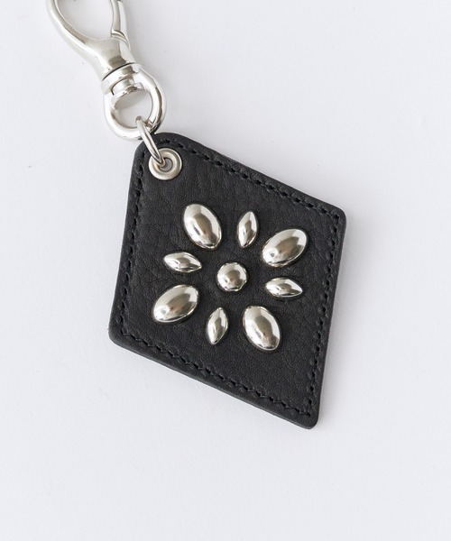 schott(ショット)の「Schott/ショット SPURK STUDS KEY HOLDER スパーク スタッズ キーホルダー 花火 フラワーモチーフ レザー 本革 牛革 メンズ 2026年 夏 夏服(キーホルダー・メンズ・ブラック・FREE)」の3枚目の写真