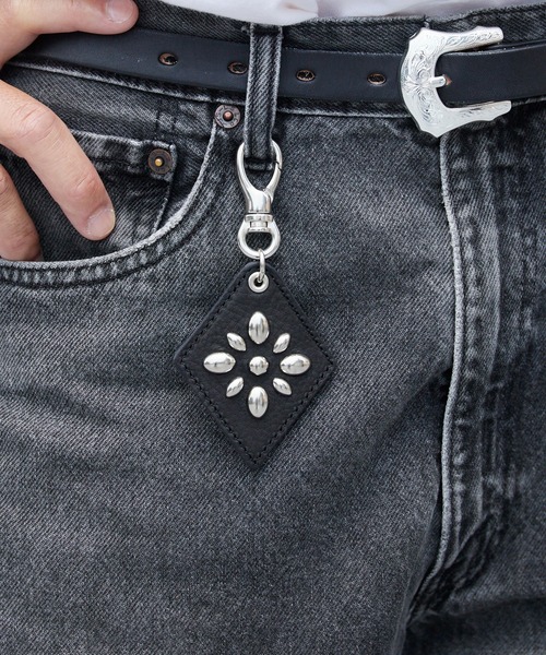 Schott(ショット)の「Schott/ショット SPURK STUDS KEY HOLDER スパーク スタッズ キーホルダー 花火 フラワーモチーフ レザー 本革 牛革 メンズ 2026年 夏 夏服(キーホルダー・メンズ・ブラック・FREE)」の7枚目の写真