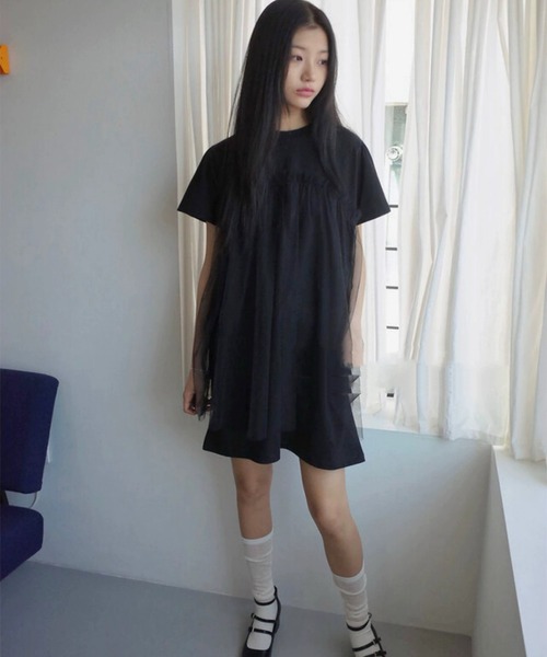 LYEON(リヨン)の「チュールレイヤードTシャツミニワンピース(ワンピース・レディース・チャコールグレー/オフホワイト/ブラック・FREE)」の3枚目の写真