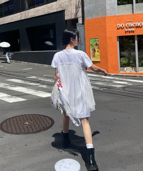 LYEON(リヨン)の「チュールレイヤードTシャツミニワンピース(ワンピース・レディース・チャコールグレー/オフホワイト/ブラック・FREE)」の6枚目の写真