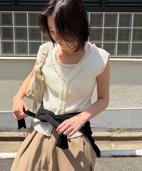 CAPRICIEUX LE'MAGE(カプリシューレマージュ)の「レイヤードフリルカーディガン(カーディガン/ボレロ・レディース・オフホワイト/イエロー/ブラック・FREE)」の13枚目の写真