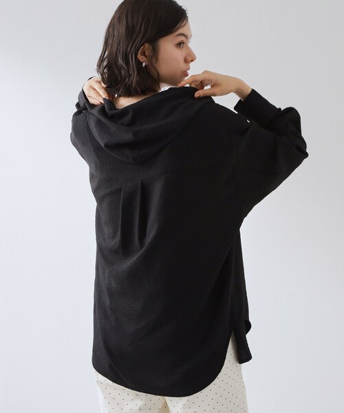 THE SHOP TK （ザ ショップ ティーケー ）の「【夏のUV対策に】ひんやり/UV/防しわ フーディシャツ（シャツ/ブラウス・レディース・ブラック/ダークブラウン/アイボリー・12/13）」の8枚目の写真