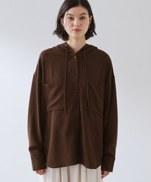 THE SHOP TK （ザ ショップ ティーケー ）の「【夏のUV対策に】ひんやり/UV/防しわ フーディシャツ（シャツ/ブラウス・レディース・ブラック/ダークブラウン/アイボリー・12/13）」の19枚目の写真