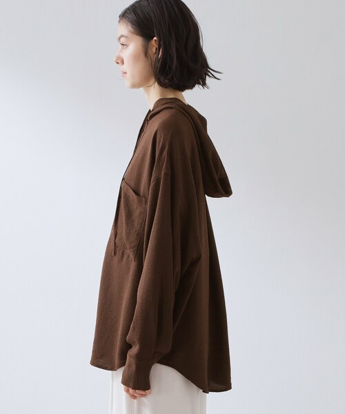 THE SHOP TK （ザ ショップ ティーケー ）の「【夏のUV対策に】ひんやり/UV/防しわ フーディシャツ（シャツ/ブラウス・レディース・ブラック/ダークブラウン/アイボリー・12/13）」の18枚目の写真