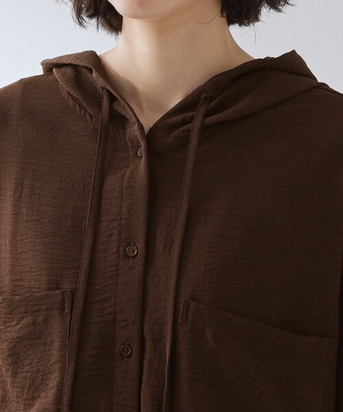 THE SHOP TK （ザ ショップ ティーケー ）の「【夏のUV対策に】ひんやり/UV/防しわ フーディシャツ（シャツ/ブラウス・レディース・ブラック/ダークブラウン/アイボリー・12/13）」の16枚目の写真