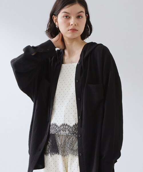 THE SHOP TK （ザ ショップ ティーケー ）の「【夏のUV対策に】ひんやり/UV/防しわ フーディシャツ（シャツ/ブラウス・レディース・ブラック/ダークブラウン/アイボリー・12/13）」の9枚目の写真
