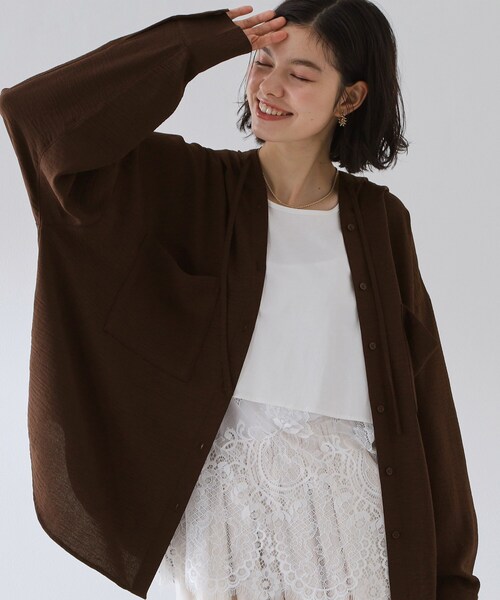 THE SHOP TK （ザ ショップ ティーケー ）の「【夏のUV対策に】ひんやり/UV/防しわ フーディシャツ（シャツ/ブラウス・レディース・ブラック/ダークブラウン/アイボリー・12/13）」の5枚目の写真