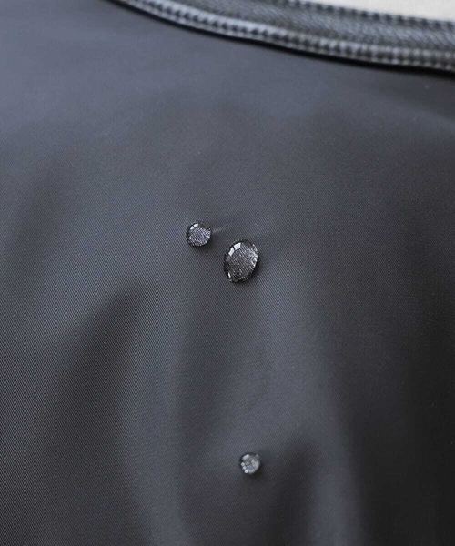 MK MICHEL KLEIN（エムケーミッシェルクラン）の「[撥水/軽量]ラウンドデザインレザーナイロンショルダー（ショルダーバッグ・レディース・ブラック/モカ/グレー・00）」の11枚目の写真