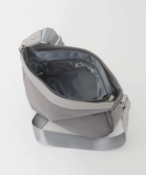 MK MICHEL KLEIN（エムケーミッシェルクラン）の「[撥水/軽量]ラウンドデザインレザーナイロンショルダー（ショルダーバッグ・レディース・ブラック/モカ/グレー・00）」の17枚目の写真