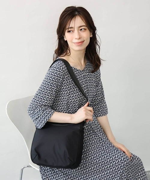 MK MICHEL KLEIN（エムケーミッシェルクラン）の「[撥水/軽量]ラウンドデザインレザーナイロンショルダー（ショルダーバッグ・レディース・ブラック/モカ/グレー・00）」の20枚目の写真