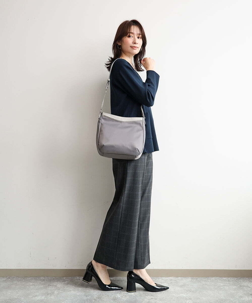 MK MICHEL KLEIN（エムケーミッシェルクラン）の「[撥水/軽量]ラウンドデザインレザーナイロンショルダー（ショルダーバッグ・レディース・ブラック/モカ/グレー・00）」の21枚目の写真