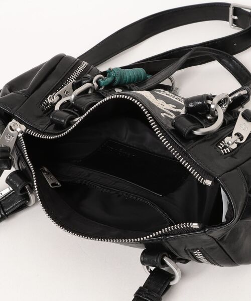 Desigual(デシグアル)の「Patch urban shoulder bag / パッチアーバンショルダーバッグ(ショルダーバッグ・レディース・ブラック・FREE)」の7枚目の写真