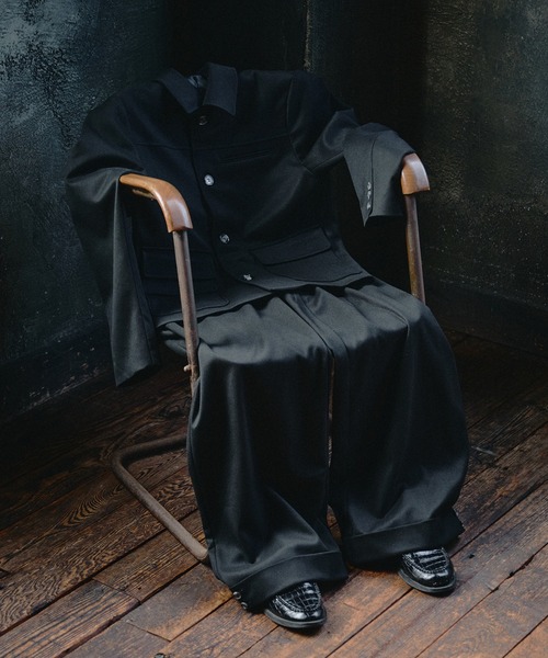 Regen Glanz（レーゲングランツ）の「Asymmetric Faux Double Pocket Jacket / アシメントリックフェイクダブルポケットジャケット（ブルゾン・メンズ・ブラック・MEDIUM/LARGE/SMALL）」の4枚目の写真