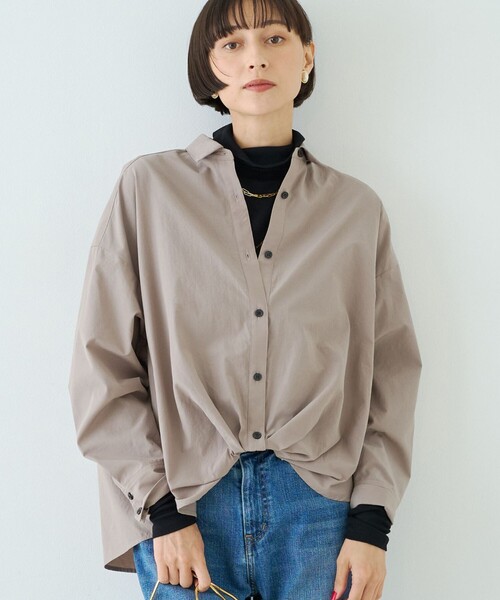 Rouge vif Anna(ルージュヴィフアンナ)の「ポリエステルコットンツイストシャツ(シャツ/ブラウス・レディース・ホワイト/サックスブルー/グレイッシュベージュ・フリー)」の1枚目の写真