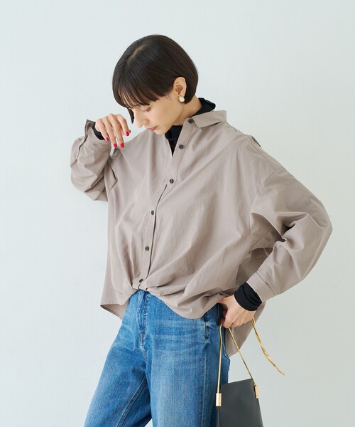 Rouge vif Anna(ルージュヴィフアンナ)の「ポリエステルコットンツイストシャツ(シャツ/ブラウス・レディース・ホワイト/サックスブルー/グレイッシュベージュ・フリー)」の18枚目の写真