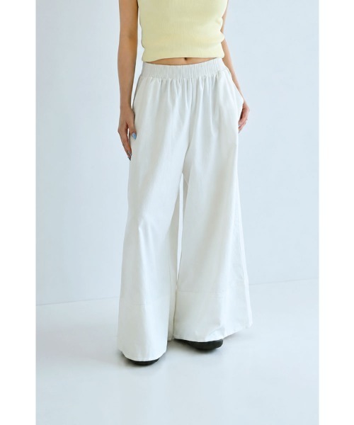 marjour（マージュール）の「WIDE GATHER EASY PANTS（その他パンツ・レディース・ブラック/ホワイト・M）」の2枚目の写真