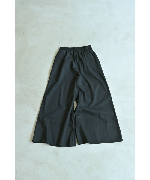marjour（マージュール）の「WIDE GATHER EASY PANTS（その他パンツ・レディース・ブラック/ホワイト・M）」の4枚目の写真