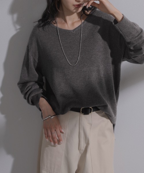 HUG.U(ハグユー)の「「体感+2.5℃」 吸湿発熱 / 洗濯機OK あったかVネック万能ニット(ニット/セーター・レディース・レッド/ブルー/ベージュ/カーキ/グレー/ブラック・FREE)」の3枚目の写真