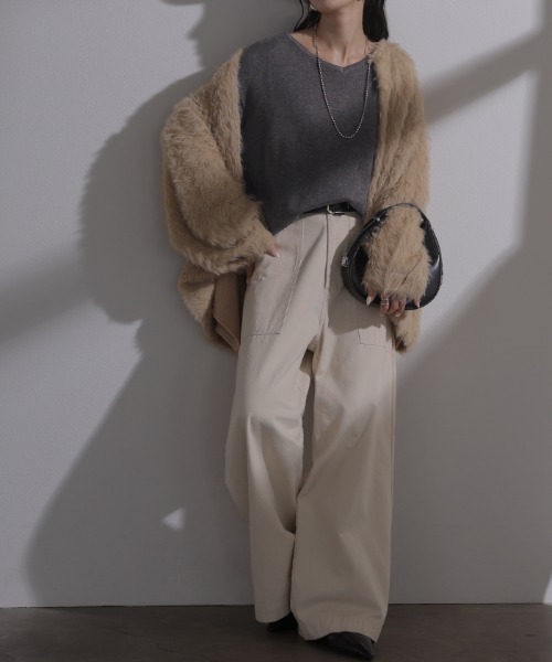HUG.U(ハグユー)の「「体感+2.5℃」 吸湿発熱 / 洗濯機OK あったかVネック万能ニット(ニット/セーター・レディース・レッド/ブルー/ベージュ/カーキ/グレー/ブラック・FREE)」の20枚目の写真