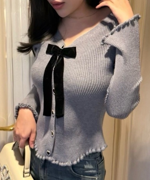 Ada.(エイダ)の「フロントリボン ハートボタン Vネック リブ ニット(ニット/セーター・レディース・グレー/ホワイト/ブラック・FREE)」の22枚目の写真