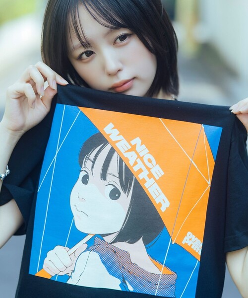 NICE WEATHER(ナイスウェザー)の「【別注】<over print × なえなの>プリント Tシャツ/COTOH(Tシャツ/カットソー・レディース・ブラック/ライトブルー/ホワイト・L/M/S)」の1枚目の写真