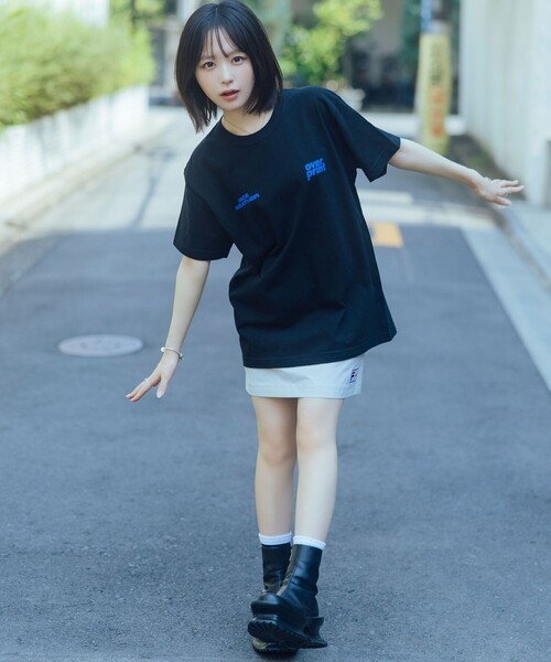 NICE WEATHER(ナイスウェザー)の「【別注】<over print × なえなの>プリント Tシャツ/COTOH(Tシャツ/カットソー・レディース・ブラック/ライトブルー/ホワイト・L/M/S)」の7枚目の写真