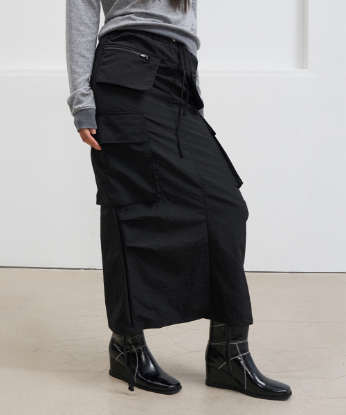 DEINET(ダイニット)の「NYLON UTILITY CARGO SKIRT IN BLACK(スカート・レディース・その他・SMALL/MEDIUM)」の1枚目の写真