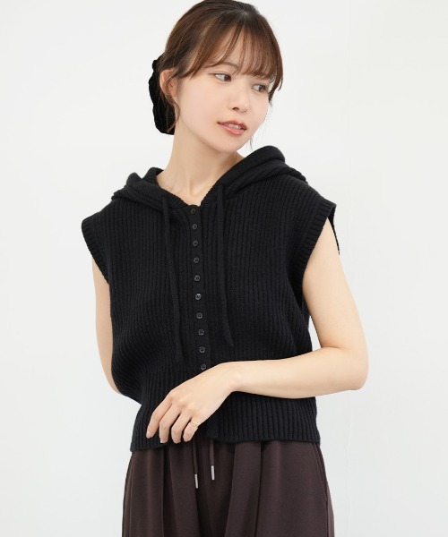 Nulli(ヌリ)の「フーディーニットベスト(ニット/セーター・レディース・チャコールグレー/アイボリー/ブラウン/レッド/ブラック・FREE)」の2枚目の写真