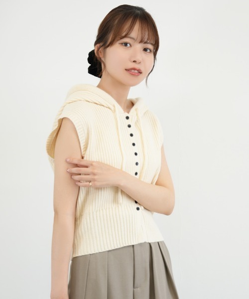 Nulli(ヌリ)の「フーディーニットベスト(ニット/セーター・レディース・チャコールグレー/アイボリー/ブラウン/レッド/ブラック・FREE)」の19枚目の写真