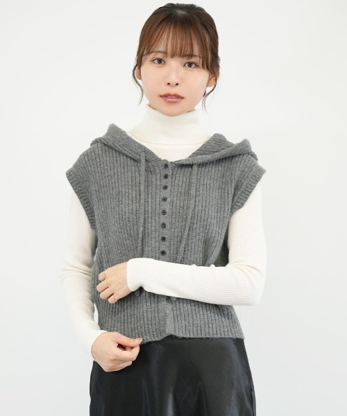 Nulli(ヌリ)の「フーディーニットベスト(ニット/セーター・レディース・チャコールグレー/アイボリー/ブラウン/レッド/ブラック・FREE)」の14枚目の写真