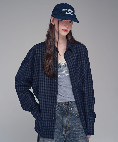 AVANDRESS(アバンドレス )の「ヒールチェックシャツ_4COL(シャツ/ブラウス・レディース・チャコールグレー/ネイビー/バーガンディー/ダークベージュ・MEDIUM/LARGE/X-LARGE)」の5枚目の写真
