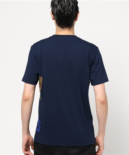 adidas（アディダス）の「オリジナルス Tシャツ[CAMO BIG LOGO TEE]（Tシャツ/カットソー・メンズ・ブルー/ホワイト・SMALL/XX-LARGE/MEDIUM/X-SMALL/LARGE/XXX-LARGE/X-LARGE）」の4枚目の写真