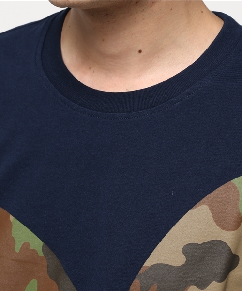 adidas（アディダス）の「オリジナルス Tシャツ[CAMO BIG LOGO TEE]（Tシャツ/カットソー・メンズ・ブルー/ホワイト・SMALL/XX-LARGE/MEDIUM/X-SMALL/LARGE/XXX-LARGE/X-LARGE）」の5枚目の写真