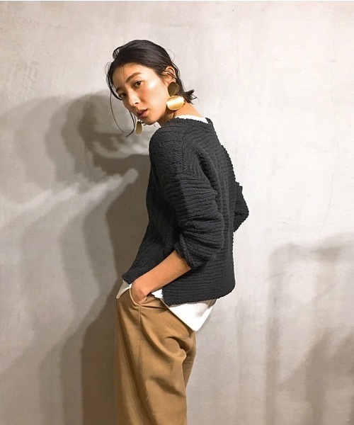 TODAYFUL（トゥデイフル）の「スラブラフニット（ニット/セーター・レディース・ブラック/キャメル/オフホワイト・FREE）」の2枚目の写真