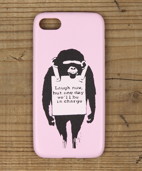 Rocky Monroe（ロッキーモンロー）の「バンクシーアートiPhone8 ケース（スマホケース/カバー・メンズ・その他5/その他13/その他21/その他29/H/その他30/その他3/その他11/その他19/その他27/F/N/その他1/その他9/その他17/その他25/D/L/その他34/その他/その他8/その他16/その他24/C/K/その他33/その他7/その他15/その他23/B/J/その他32/その他6/その他14/その他22/A/I/その他31/その他2/その他10/その他18/その他26/E/M/その他4/その他12/その他20/その他28/G/O・ONE SIZE）」の6枚目の写真