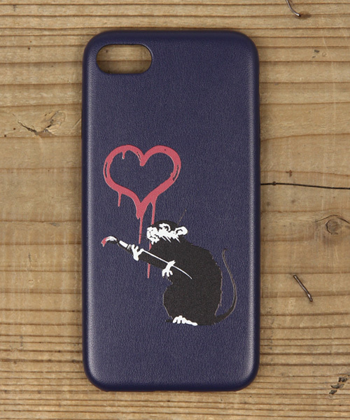 Rocky Monroe（ロッキーモンロー）の「バンクシーアートiPhone8 ケース（スマホケース/カバー・メンズ・その他5/その他13/その他21/その他29/H/その他30/その他3/その他11/その他19/その他27/F/N/その他1/その他9/その他17/その他25/D/L/その他34/その他/その他8/その他16/その他24/C/K/その他33/その他7/その他15/その他23/B/J/その他32/その他6/その他14/その他22/A/I/その他31/その他2/その他10/その他18/その他26/E/M/その他4/その他12/その他20/その他28/G/O・ONE SIZE）」の13枚目の写真