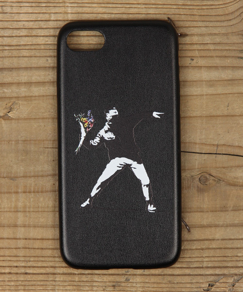 Rocky Monroe（ロッキーモンロー）の「バンクシーアートiPhone8 ケース（スマホケース/カバー・メンズ・その他5/その他13/その他21/その他29/H/その他30/その他3/その他11/その他19/その他27/F/N/その他1/その他9/その他17/その他25/D/L/その他34/その他/その他8/その他16/その他24/C/K/その他33/その他7/その他15/その他23/B/J/その他32/その他6/その他14/その他22/A/I/その他31/その他2/その他10/その他18/その他26/E/M/その他4/その他12/その他20/その他28/G/O・ONE SIZE）」の17枚目の写真