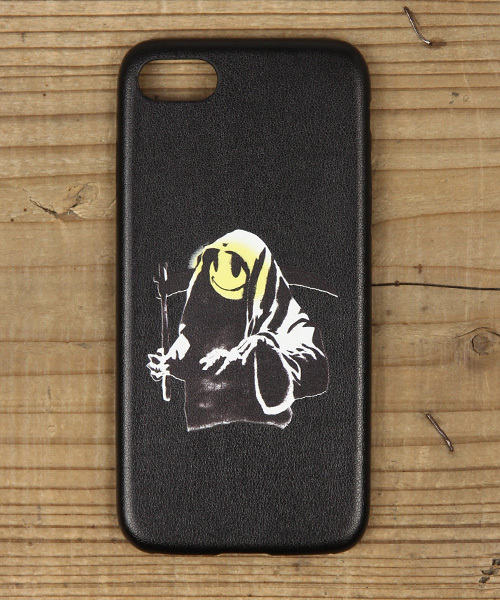Rocky Monroe（ロッキーモンロー）の「バンクシーアートiPhone8 ケース（スマホケース/カバー・メンズ・その他5/その他13/その他21/その他29/H/その他30/その他3/その他11/その他19/その他27/F/N/その他1/その他9/その他17/その他25/D/L/その他34/その他/その他8/その他16/その他24/C/K/その他33/その他7/その他15/その他23/B/J/その他32/その他6/その他14/その他22/A/I/その他31/その他2/その他10/その他18/その他26/E/M/その他4/その他12/その他20/その他28/G/O・ONE SIZE）」の18枚目の写真