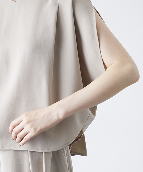 STUDIOUS（ステュディオス）の「【STUDIOUS】ピーチスリットブラウス（シャツ/ブラウス・レディース・バーガンディー/ベージュ/ネイビー・FREE）」の15枚目の写真