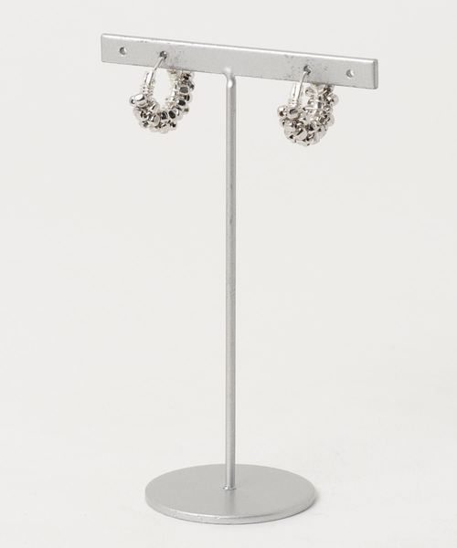 TONE SELECT GOODS(トーンセレクトグッズ)の「【marinaJEWELRY】pti SILVER square metal*wrapped hoop pierced earring(ピアス(両耳用)・レディース・シルバー・SMALL)」の4枚目の写真