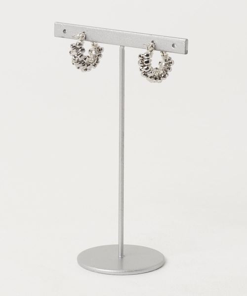 TONE SELECT GOODS(トーンセレクトグッズ)の「【marinaJEWELRY】pti SILVER square metal*wrapped hoop pierced earring(ピアス(両耳用)・レディース・シルバー・SMALL)」の2枚目の写真