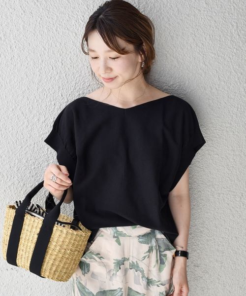 SHIPS(シップス)の「ギャザースリーブプルオーバー(ニット/セーター・レディース・ブラック/ベージュ/オレンジ・ONE SIZE)」の2枚目の写真