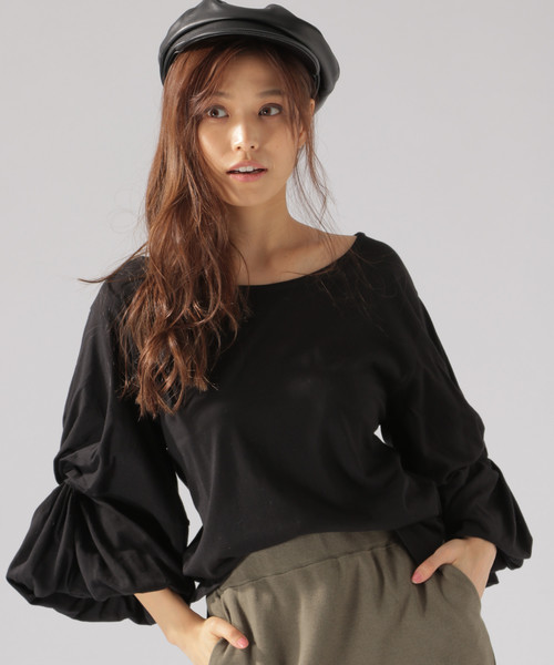 BAYFLOW（ベイフロー）の「ソデボリュームツイストプルオーバー（Tシャツ/カットソー・レディース・ブラック/ベージュ・SMALL/MEDIUM）」の5枚目の写真