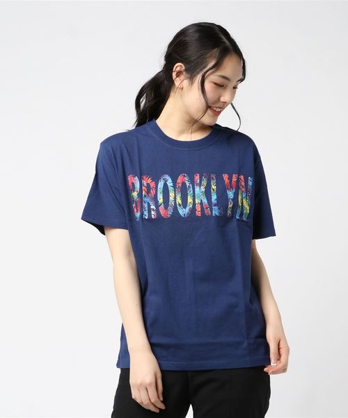 ARCHIVER(アーカイバ)の「【Bl】ボタニカルプリントロゴTシャツ 半袖(Tシャツ/カットソー・レディース・ネイビー/グレー/マルチ/ブラック/ホワイト・MEDIUM/LARGE)」の4枚目の写真