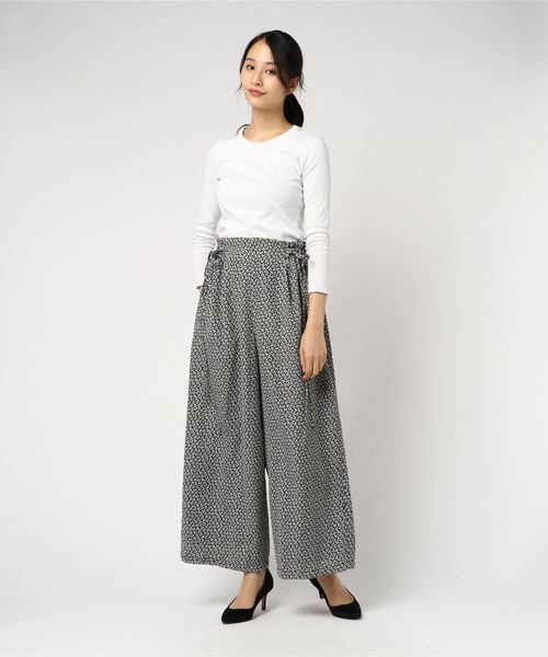 STYLEBLOCK(スタイルブロック)の「花柄プリントサスペンダー付き2WAYワイドパンツ(その他パンツ・レディース・ブラック/グリーン/アイボリー/ライトベージュ・M)」の5枚目の写真