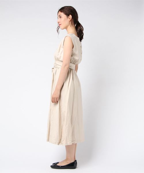 Cheek（チーク）の「ベルテッドノースリワンピース（ワンピース・レディース・ベージュ/グリーン/キャメル・MEDIUM）」の4枚目の写真